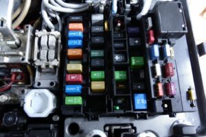 Fusibles Mégane 3 : guide complet du compartiment moteur