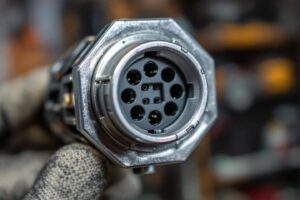 Prise à 13 broches pour remorque : guide complet et installation