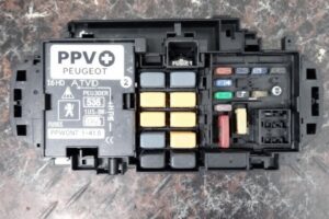 Schéma fusibles Peugeot Partner 1.6 HDi : guide complet